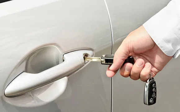 Emergency car locksmith services including rekeying and lockouts in Gresham.