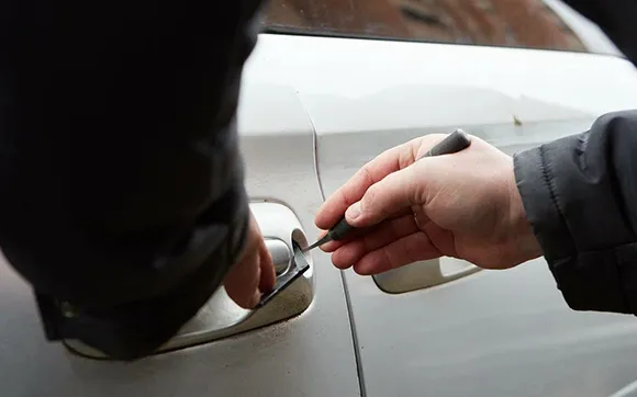 Rapid response vehicle lockout and key replacement in West Linn, OR