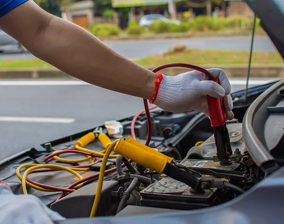 Emergency vehicle jump-start assistance in Oregon City, OR with 24/7 service from expert technicians