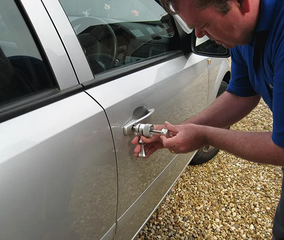 Mobile automotive locksmith service in Troutdale for vehicle lock and key needs.