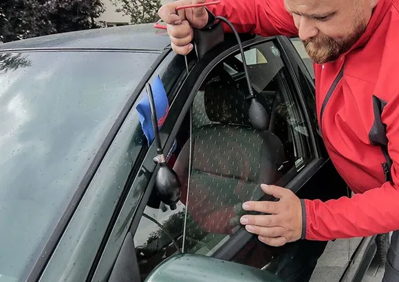 Professional auto locksmith assistance in Battle Ground, WA, including key duplication, ignition repair, and emergency lockout support.