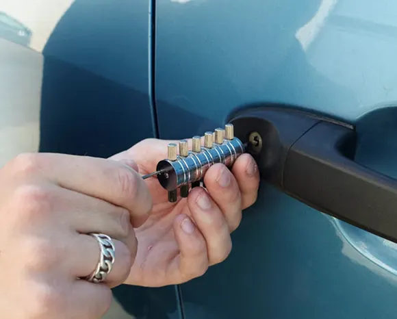 Dependable emergency automotive locksmith services in Lake Oswego, OR for lockouts, key issues, and ignition repair.